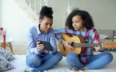 10 Side Hustles That Will Thrive in the AI Era