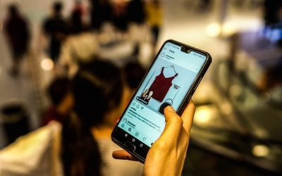 Your Guide to Becoming a Social Media Influencer in 2026: Authenticity, AI, and Audience Connection